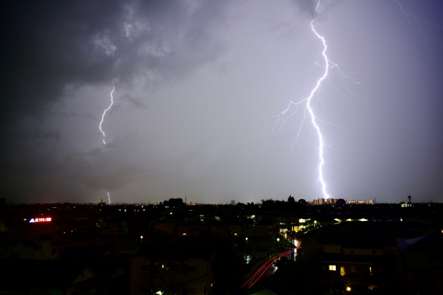 雷が落ちる